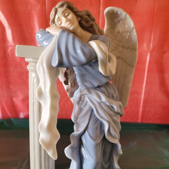 Classic Treasures Chriistmas Clay and Porcelain Collectable "Leaning Angel" - Picture 1 of 5